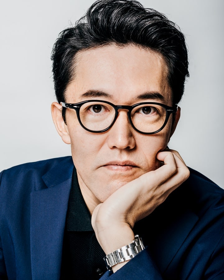 PORTRAIT OF DR. KENJI KABASHIMA, MD, PHD, La Mer Advisor.